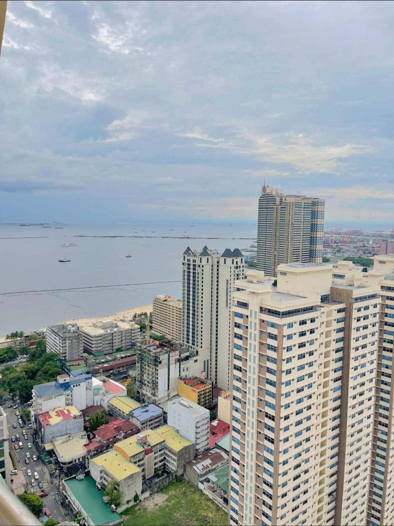 Birch Tower Malate Suites Manila Exterior photo
