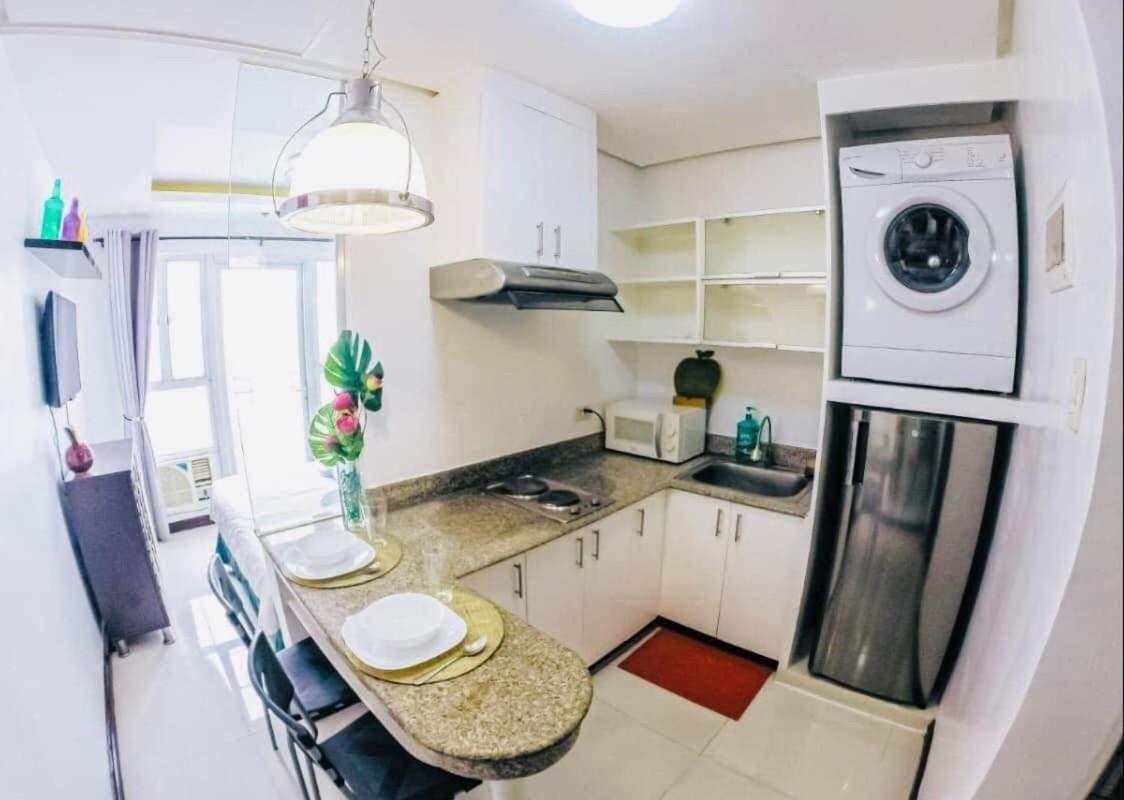 Birch Tower Malate Suites Manila Exterior photo