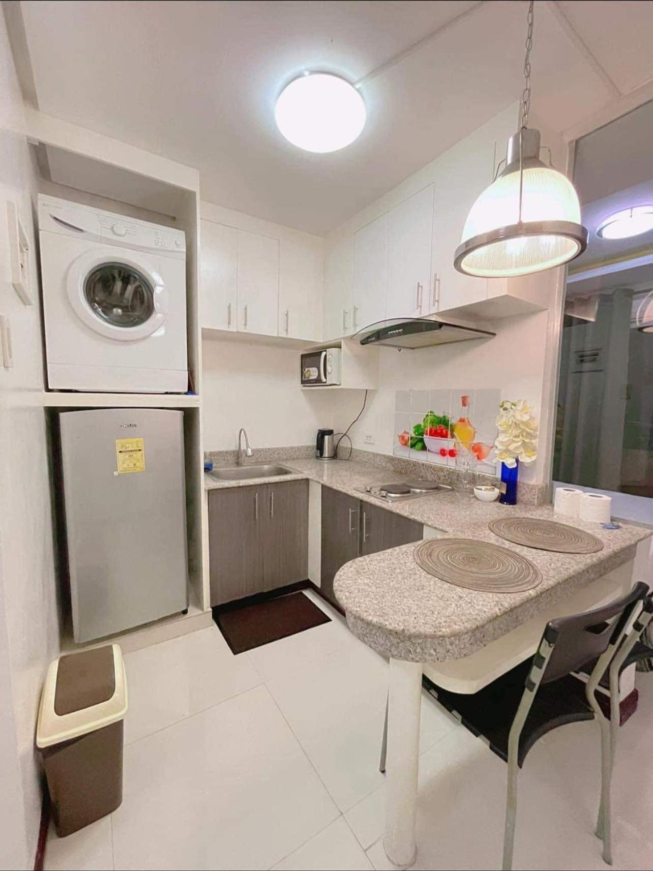 Birch Tower Malate Suites Manila Exterior photo