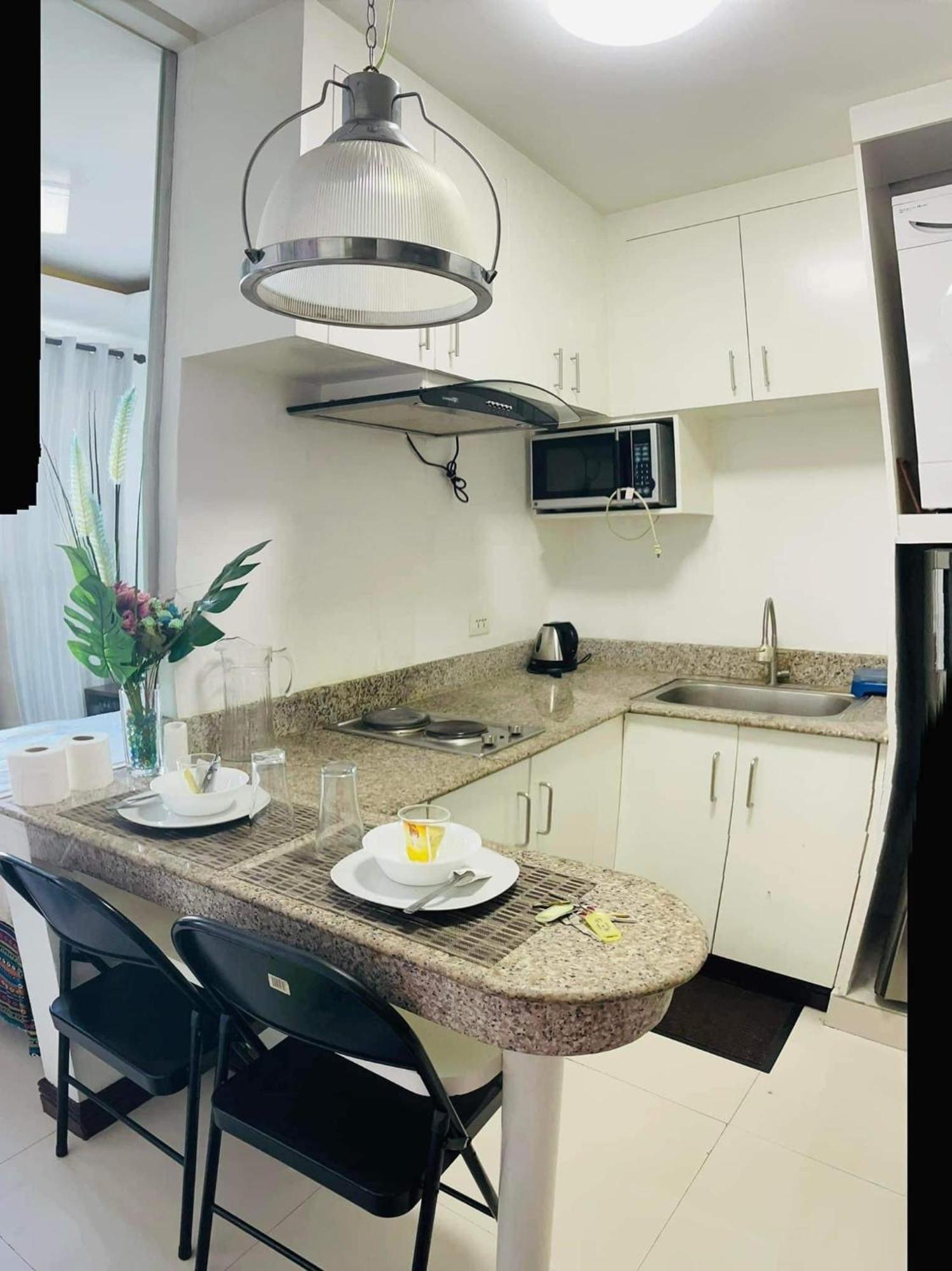 Birch Tower Malate Suites Manila Exterior photo