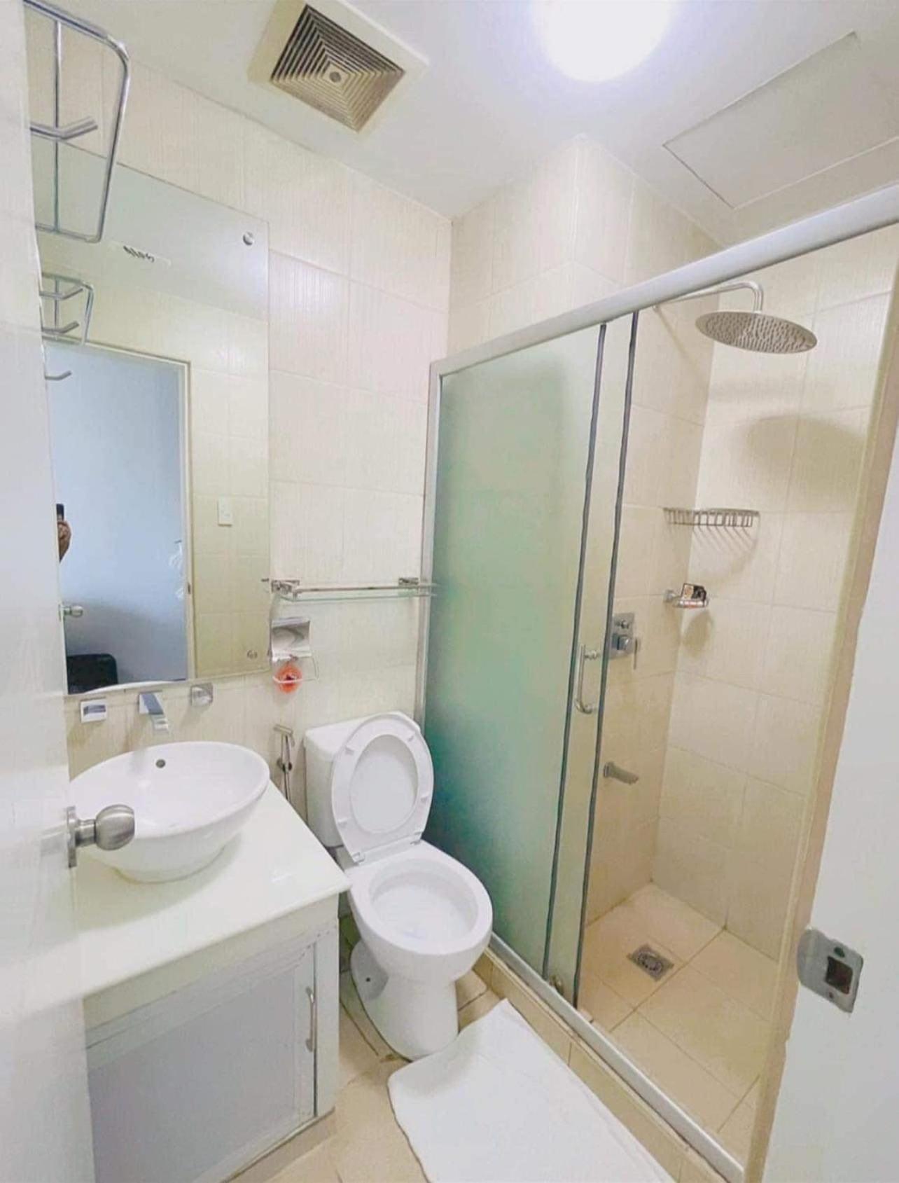 Birch Tower Malate Suites Manila Exterior photo