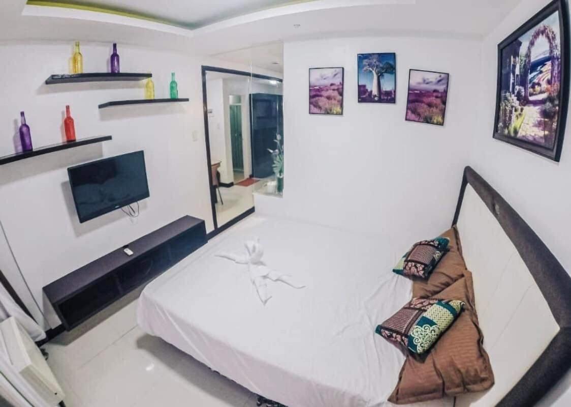 Birch Tower Malate Suites Manila Exterior photo
