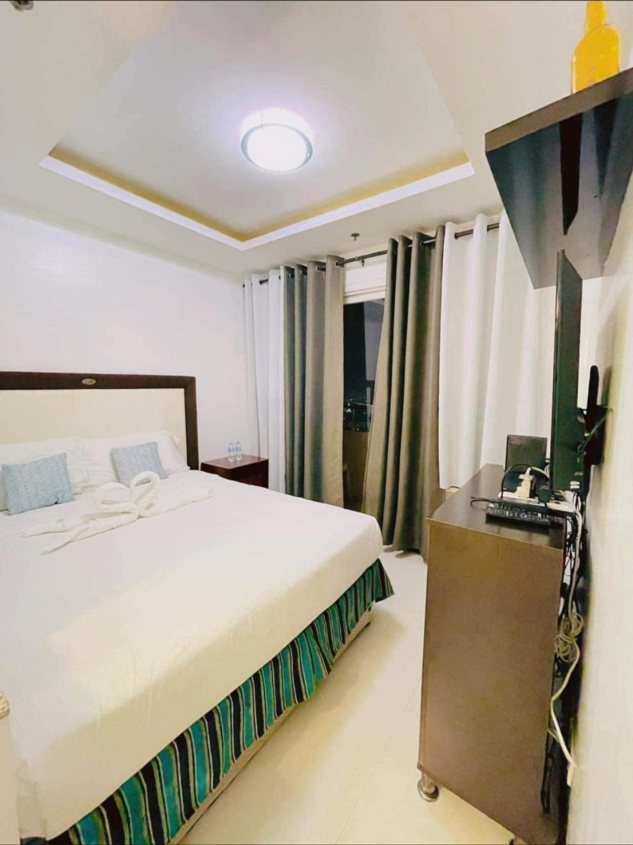 Birch Tower Malate Suites Manila Exterior photo